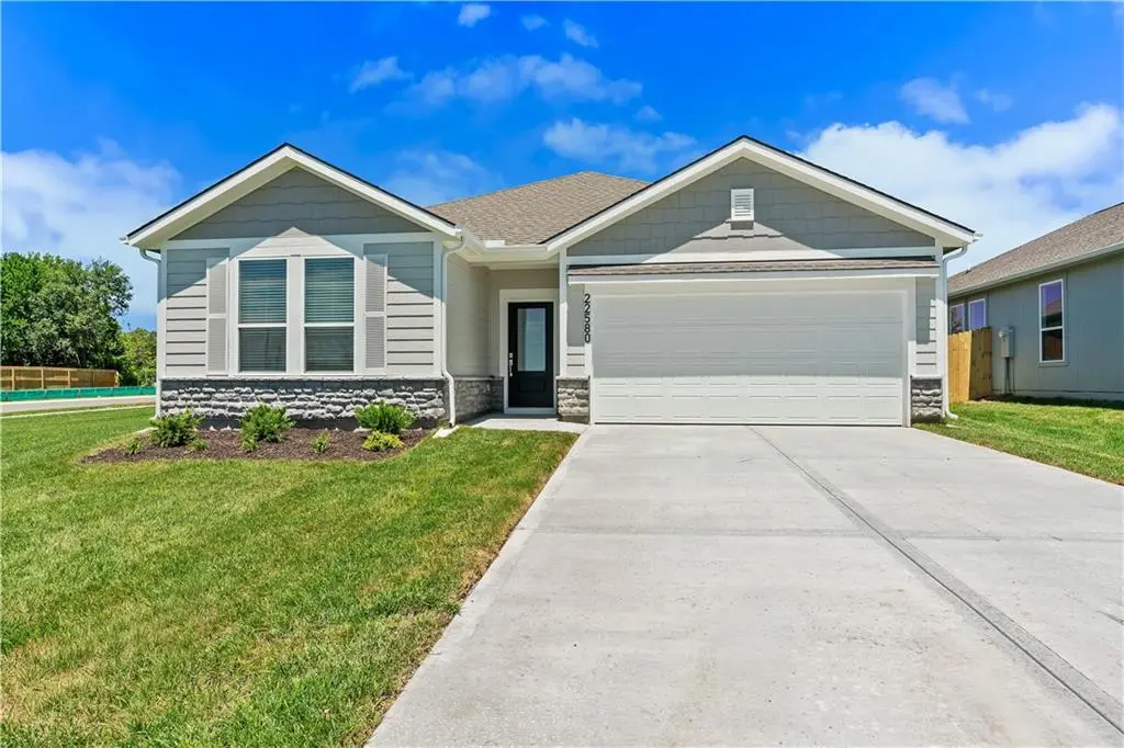 22580 W 214th TER, Spring Hill, KS 66083