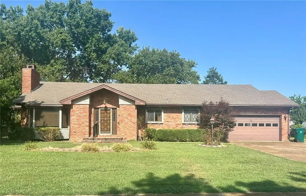 108 Crestview DR, Parsons, KS 67357