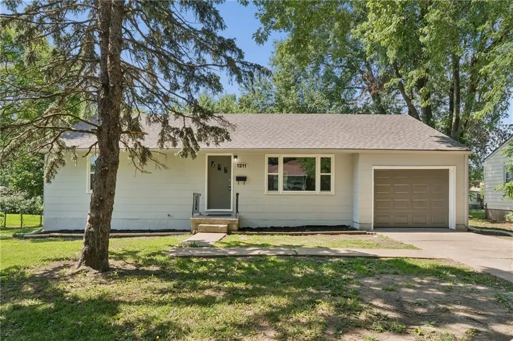 1211 NE 67th PL, Gladstone, MO 64118