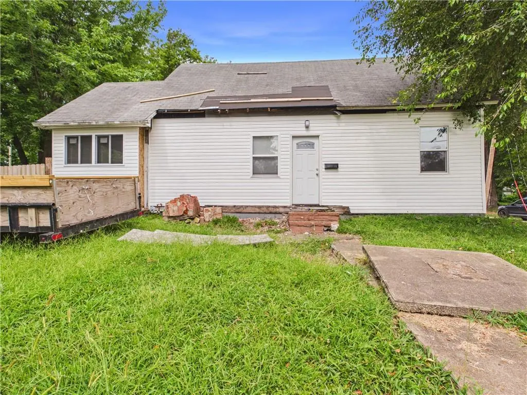219 N 3rd ST, Clinton, MO 64735
