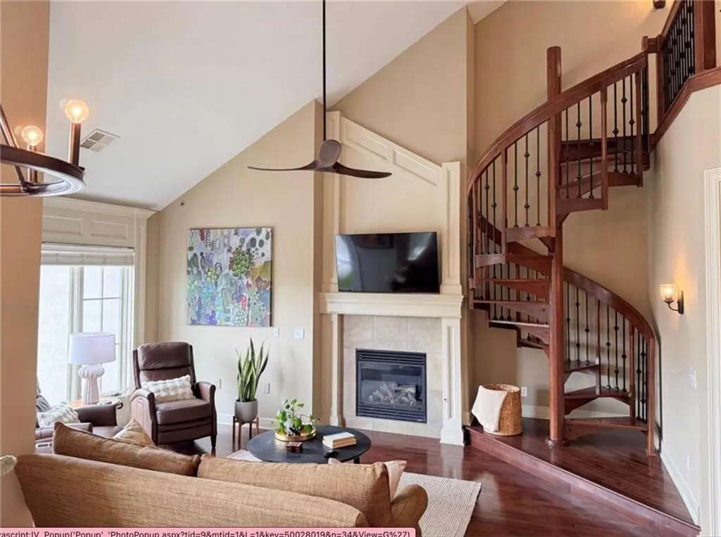 10511 Mission RD #312, Leawood, KS 66206