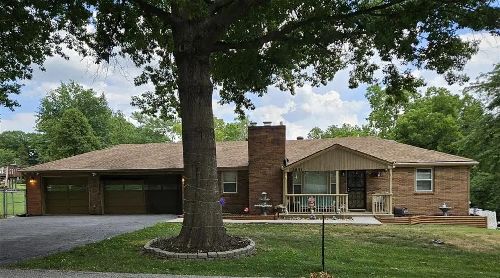 5831 N Ava AVE, Kansas City, MO 64151