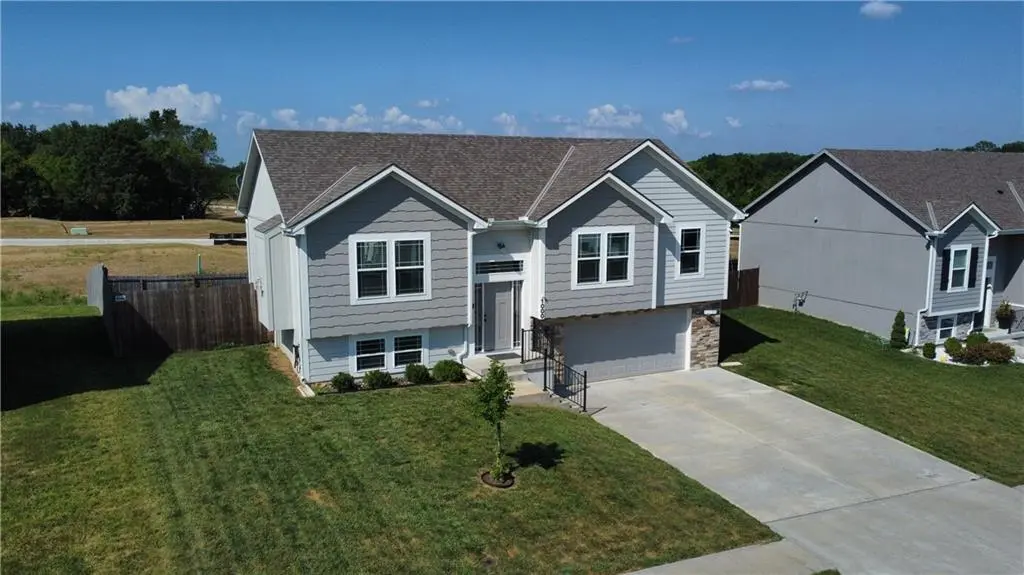 1000 NW 4th ST, Oak Grove, MO 64075