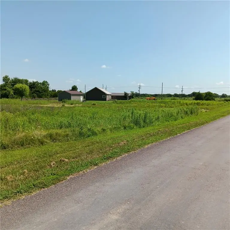 17 and 21 Wilderness TRL, Linn Valley, KS 66040