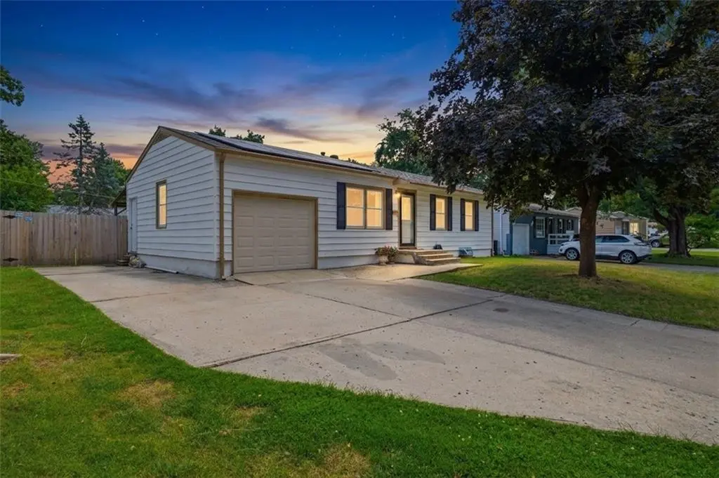 1211 N Cedar Crest DR, Independence, MO 64056