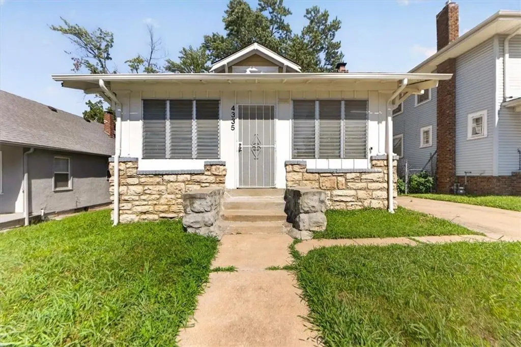 4335 College AVE, Kansas City, MO 64130