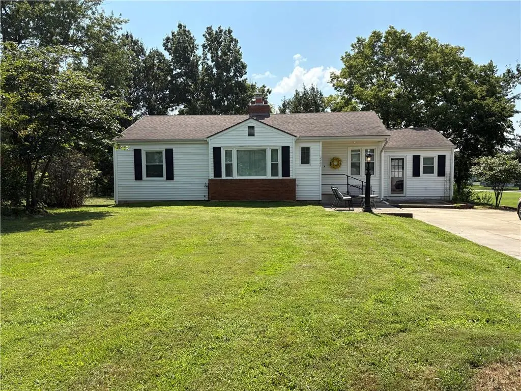 2405 E Mechanic ST, Harrisonville, MO 64701