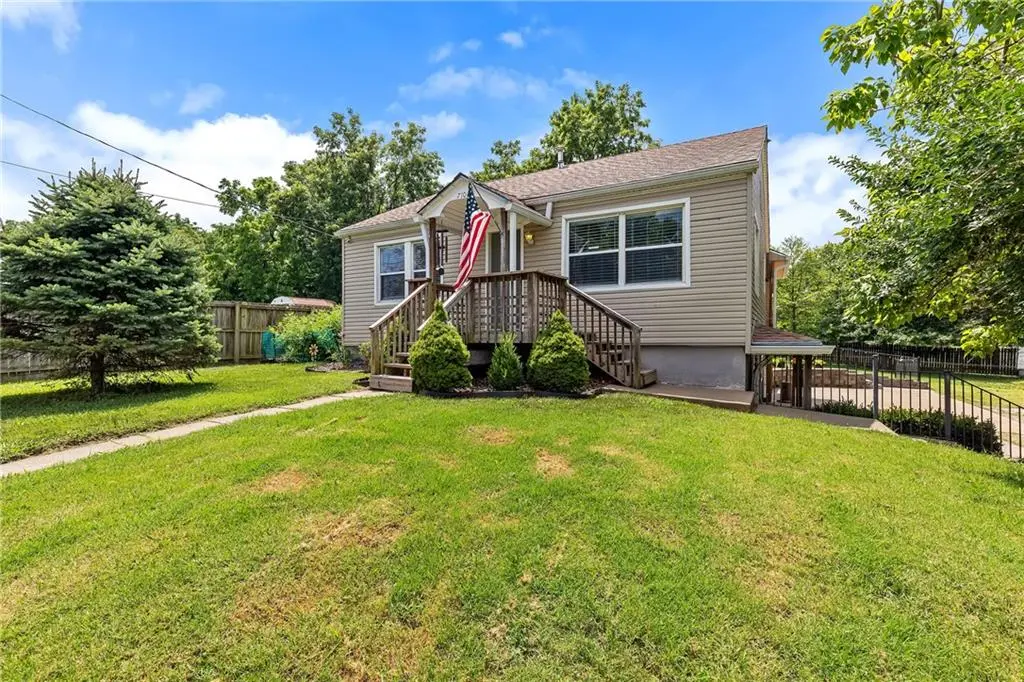 7108 N Kranz RD, Gladstone, MO 64118