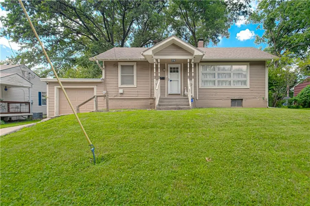 4748 Reinhardt DR, Roeland Park, KS 66205