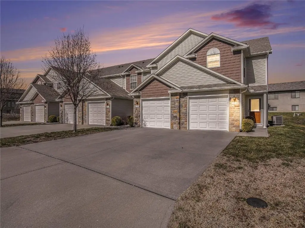 254 Pointe LN, Raymore, MO 64083