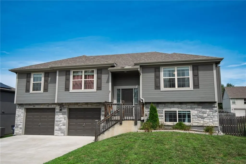 212 NE Greystone WAY, Grain Valley, MO 64029