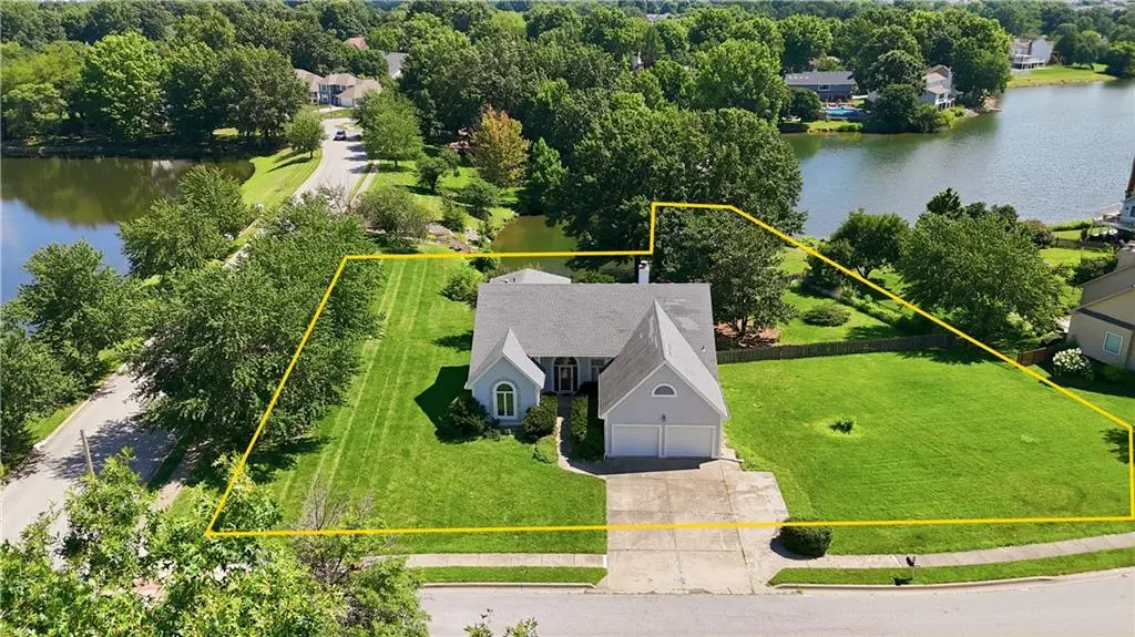 1101 NE Waterfield Village DR, Blue Springs, MO 64014
