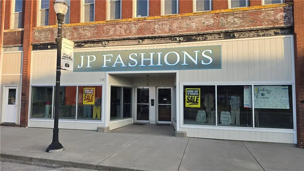 208 E 3rd ST, Cameron, MO 64429