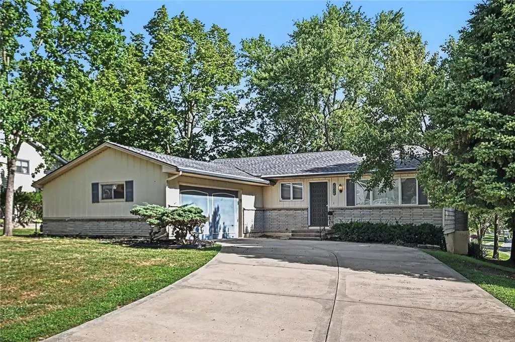1710 NE 67th TER, Kansas City, MO 64118