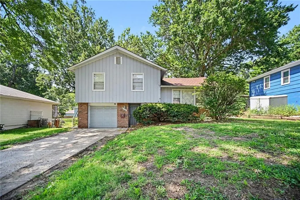 8007 E 93rd ST, Kansas City, MO 64138