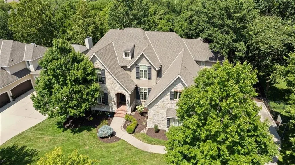 9702 W 144th TER, Overland Park, KS 66221