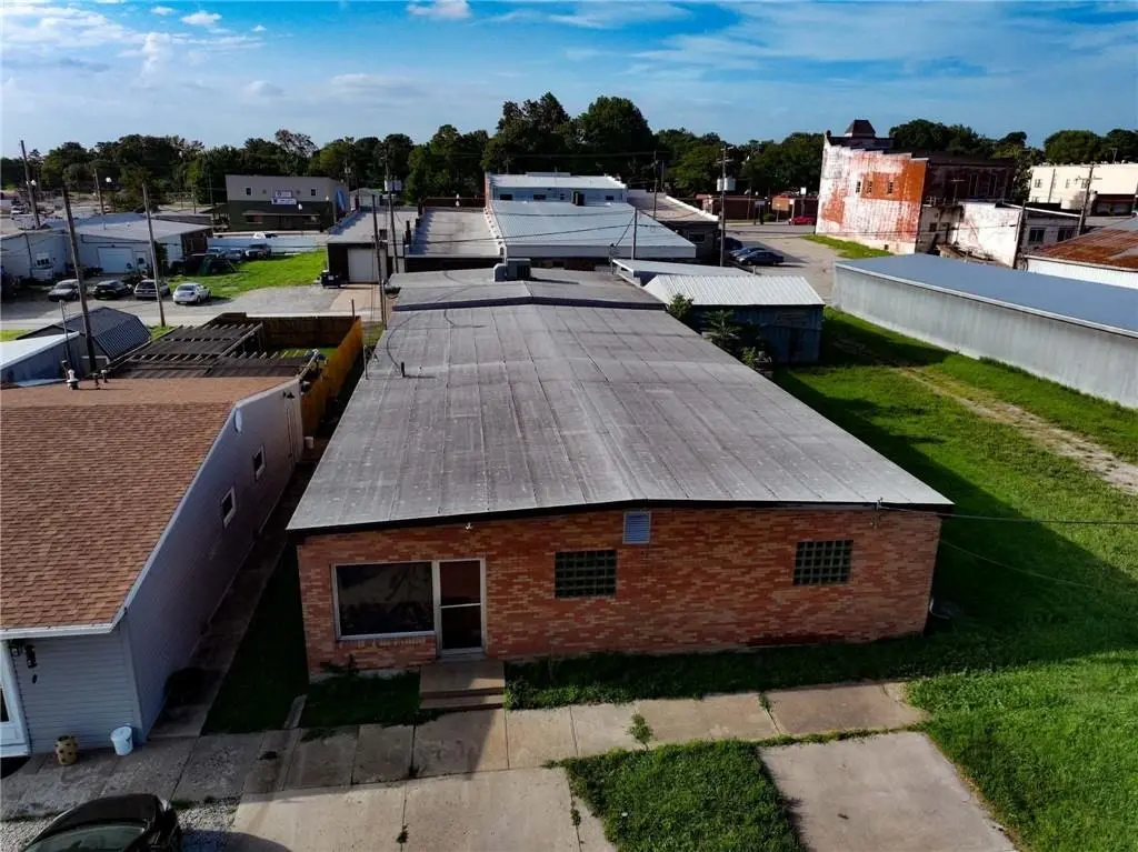 808 Utah ST, Hiawatha, KS 66434