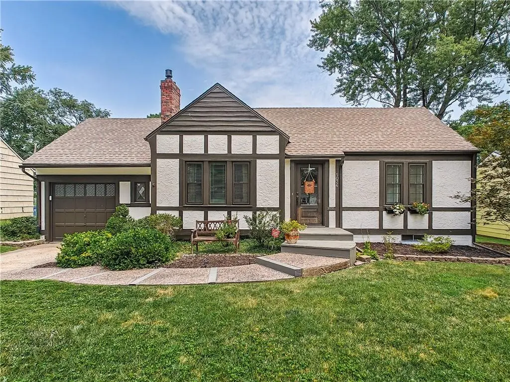 5026 W 72nd TER, Prairie Village, KS 66208
