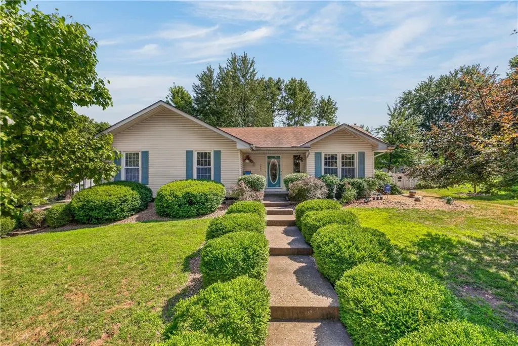 7301 NW 79th ST, Kansas City, MO 64152