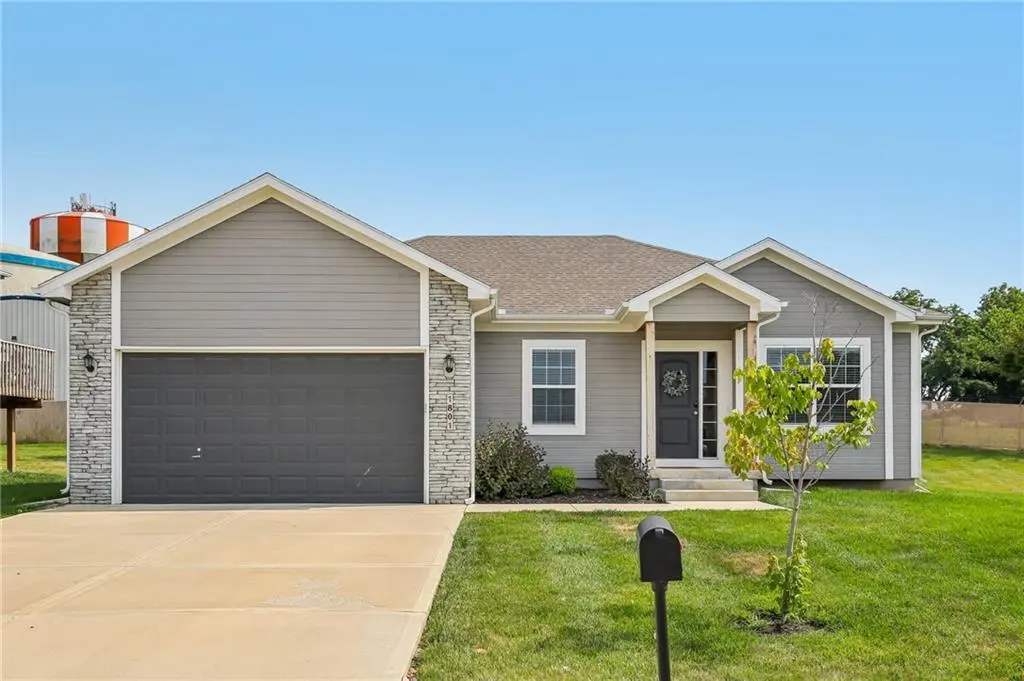 1801 NW Hilltop CT, Grain Valley, MO 64029