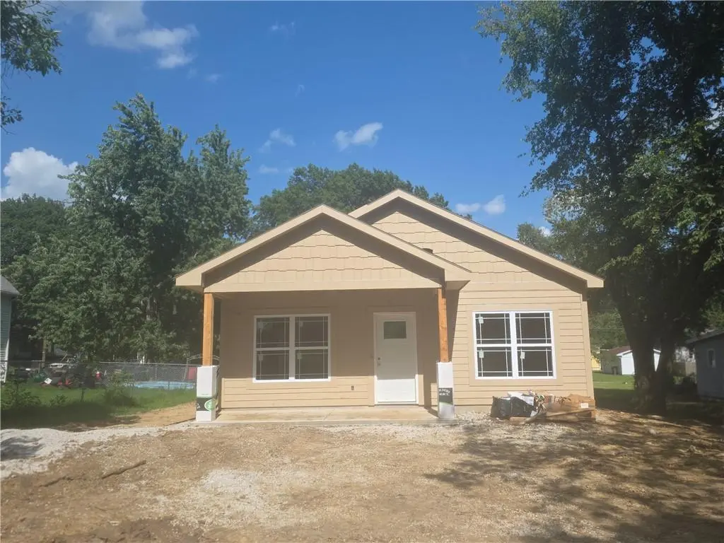 733 N Oak ST, Ottawa, KS 66067
