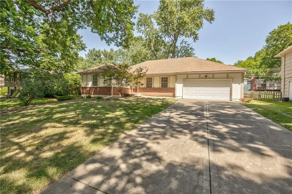 9610 W 97th ST, Overland Park, KS 66212