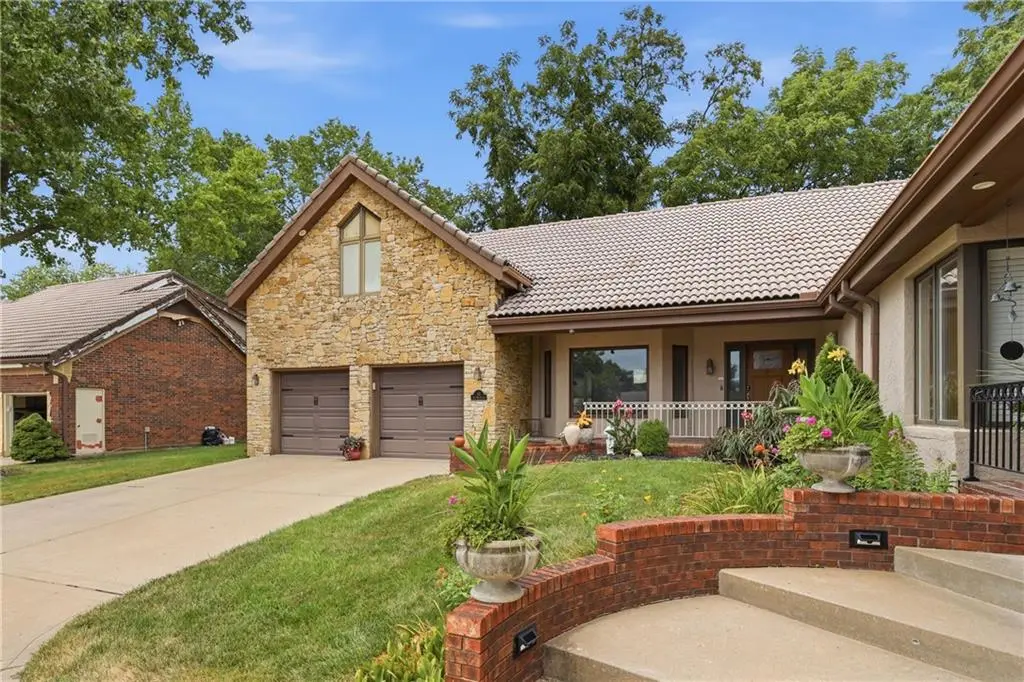 10 The Woodlands N/A, Gladstone, MO 64119