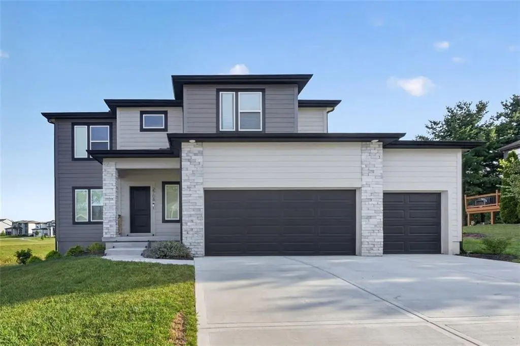 2708 SW 12th ST, Lee's Summit, MO 64081