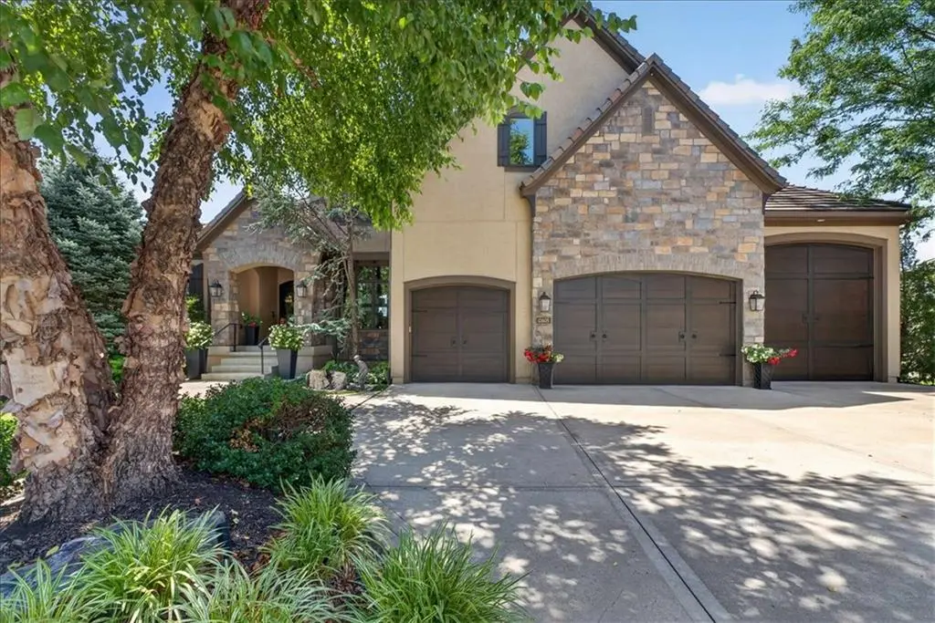 12605 W 160 ST, Overland Park, KS 66221