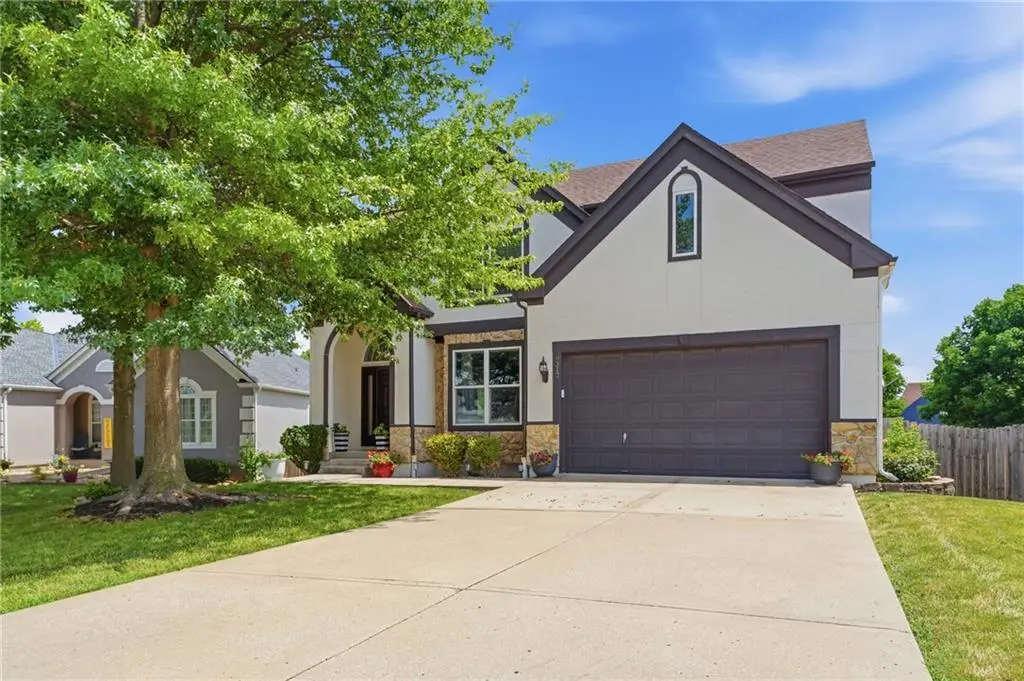 9317 N Charlotte CT, Kansas City, MO 64155