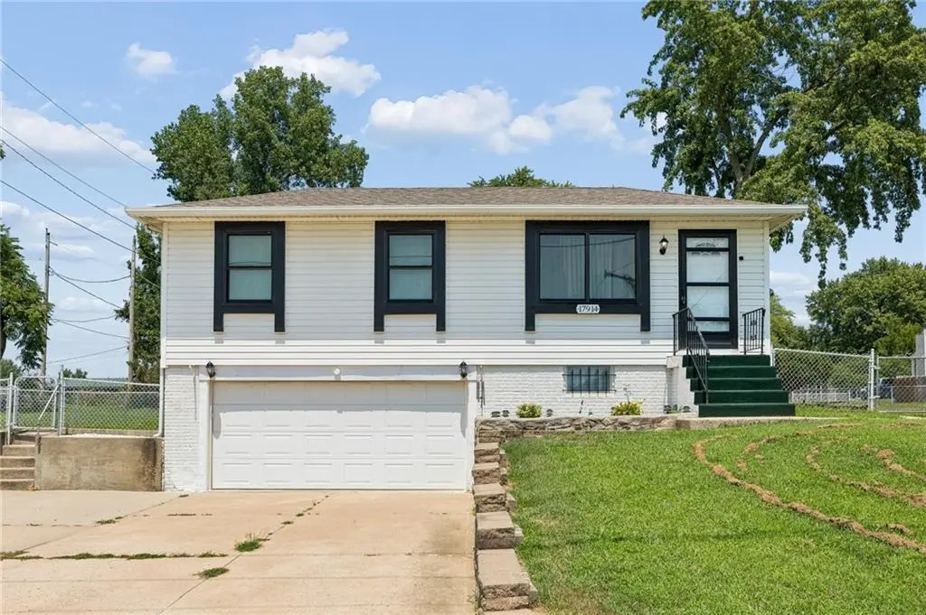 17914 N Whitney RD, Independence, MO 64058