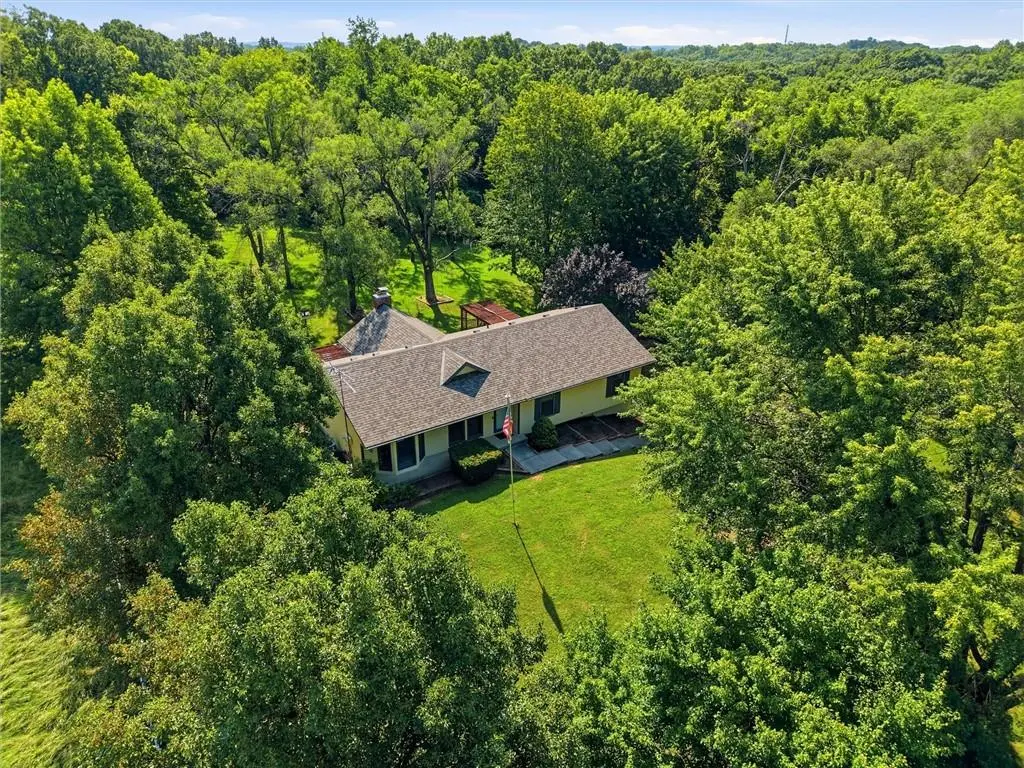 3901 NE Hill Haven RD, Kansas City, MO 64117