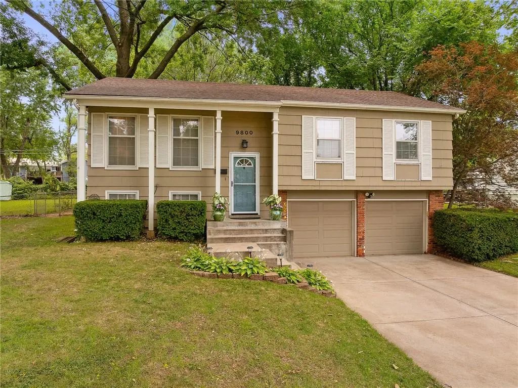 9800 W 89th TER, Overland Park, KS 66212