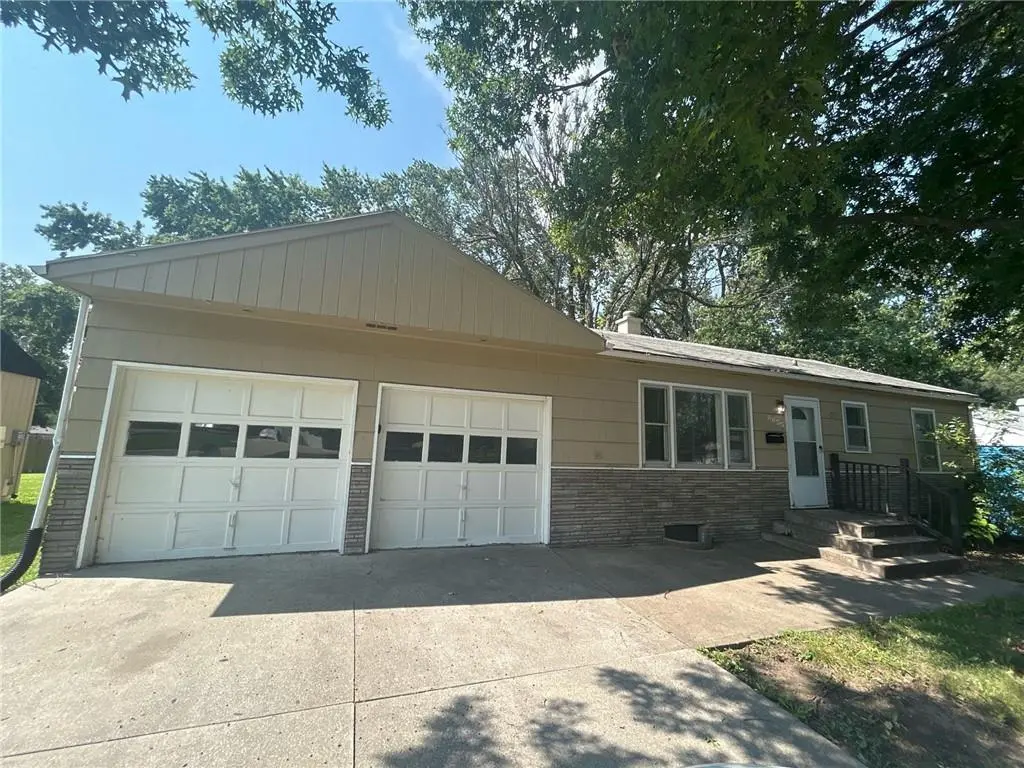 8855 E 59th ST, Kansas City, MO 64133