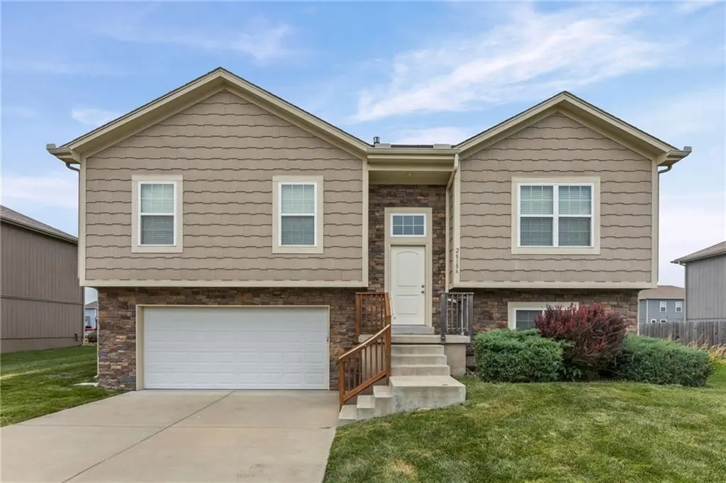 26186 W 141st CT, Olathe, KS 66061
