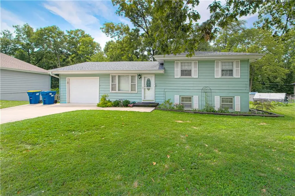 820 S Main ST, Liberty, MO 64068