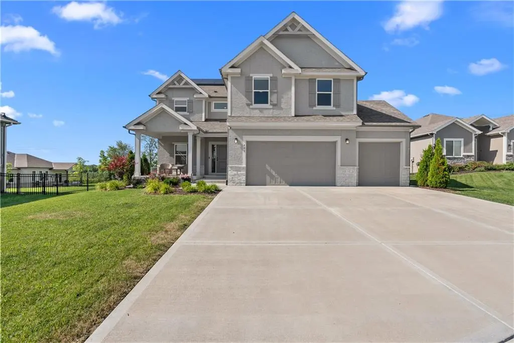 409 SW Nelson DR, Blue Springs, MO 64014