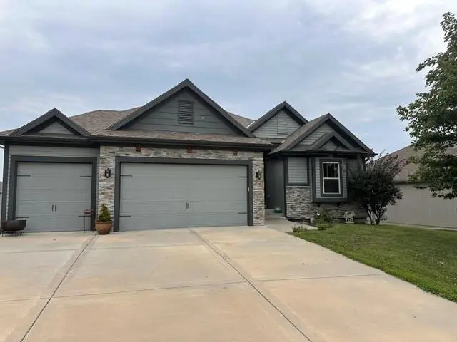10533 N Randolph AVE, Kansas City, MO 64157