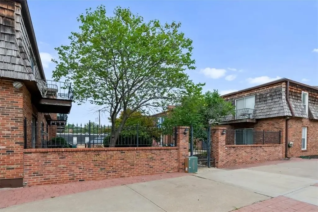 4426 Jarboe ST #1, Kansas City, MO 64111
