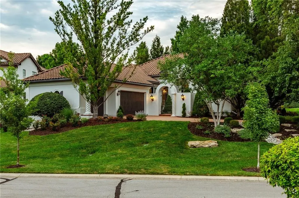 3240 W 138th TER, Leawood, KS 66224