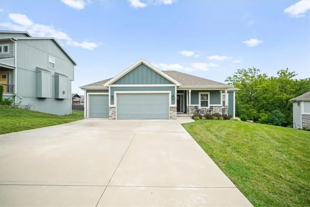 7365 N Lamar DR, Kansas City, MO 64152