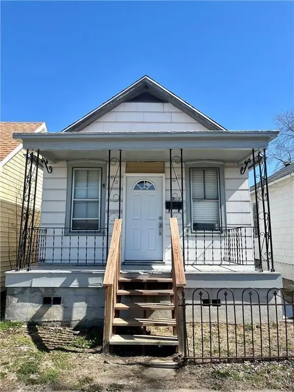 905 S 22nd ST, St Joseph, MO 64507