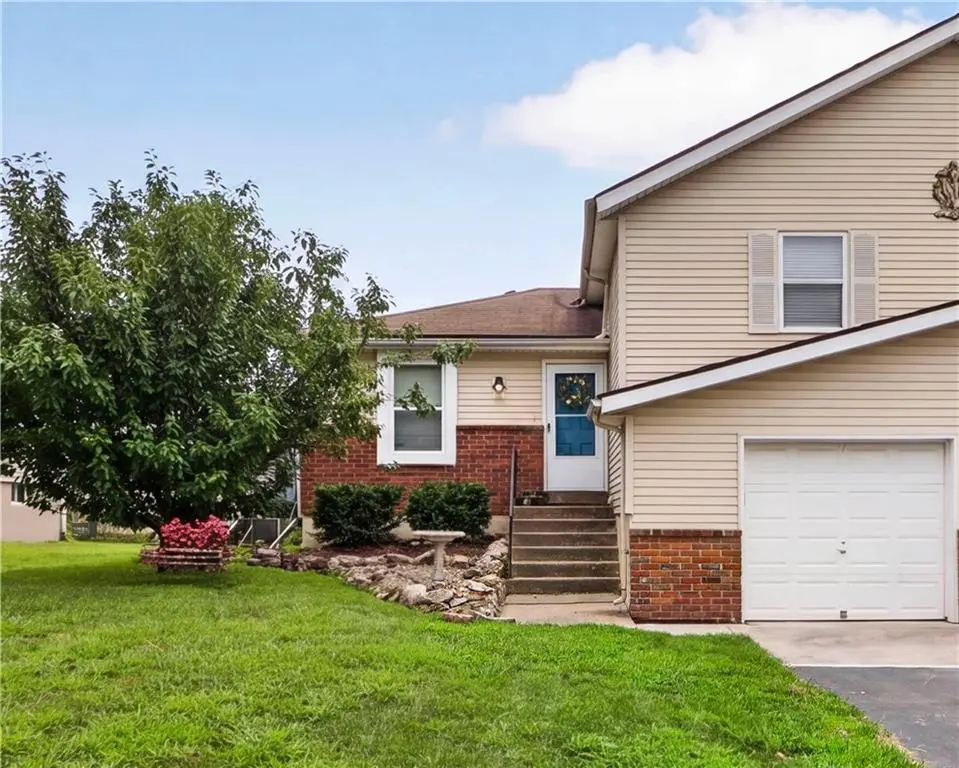 1225 W Sheridan ST, Olathe, KS 66061