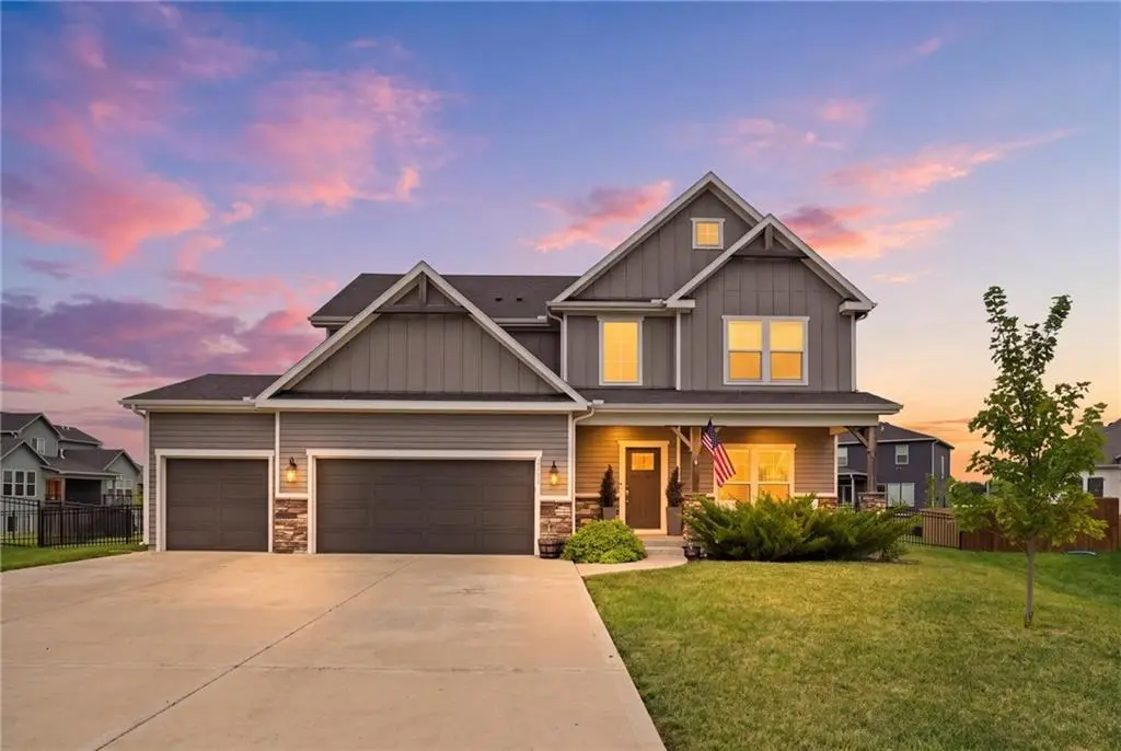 31700 W 164th CT, Gardner, KS 66030