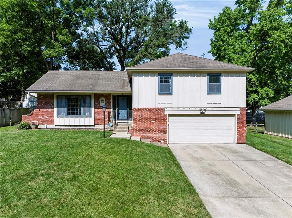 8706 Mackey ST, Overland Park, KS 66212
