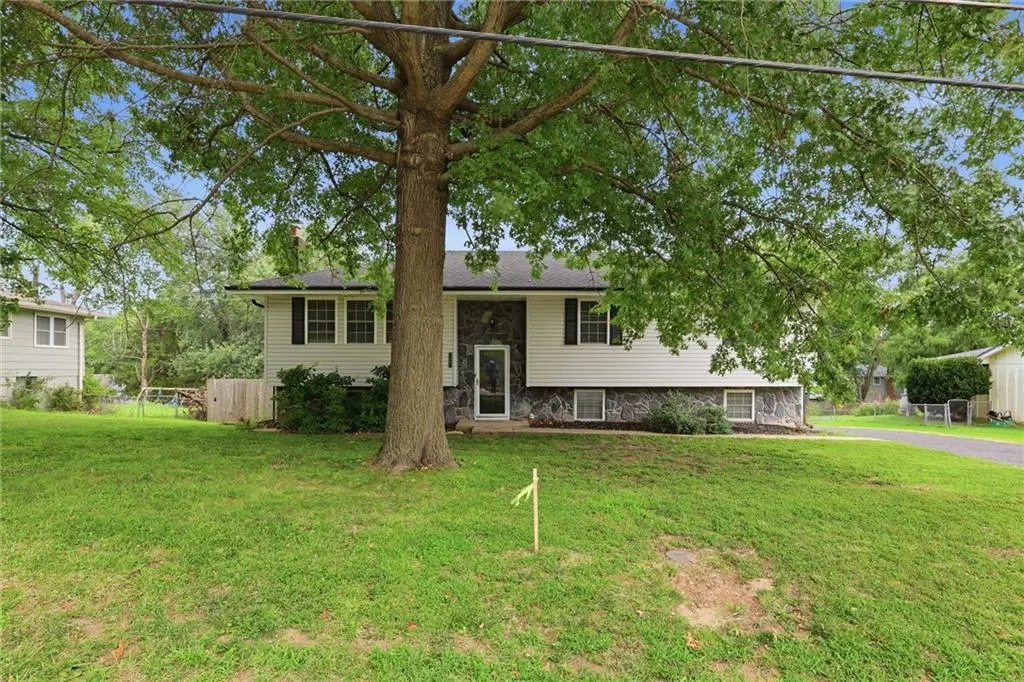 1207 S 104 ST, Edwardsville, KS 66111