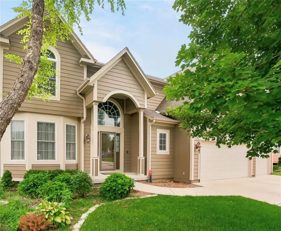 25168 W 150th TER, Olathe, KS 66061