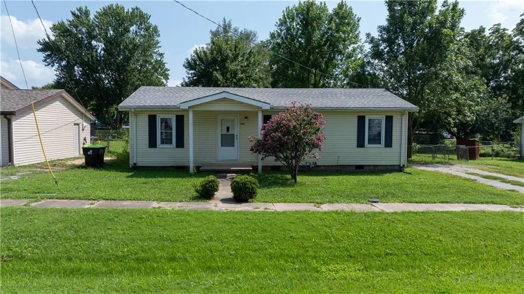 304 E Mason ST, La Monte, MO 65337