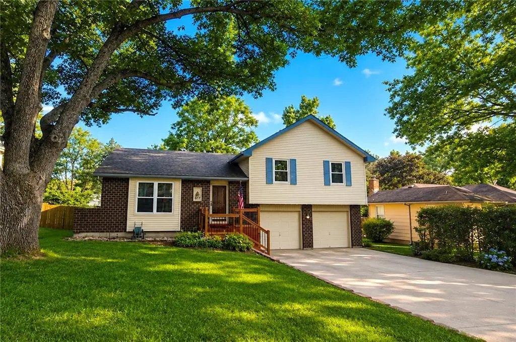 817 E Cothrell ST, Olathe, KS 66061