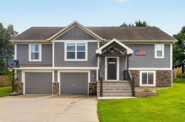 16913 Juniper DR, Basehor, KS 66007